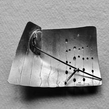 Load image into Gallery viewer, Fold Brooch