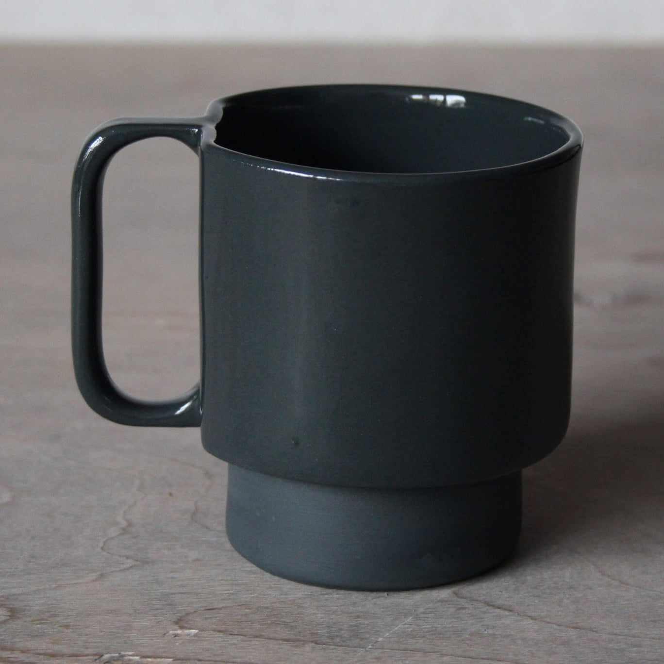 Medium Cup in Dark Grey