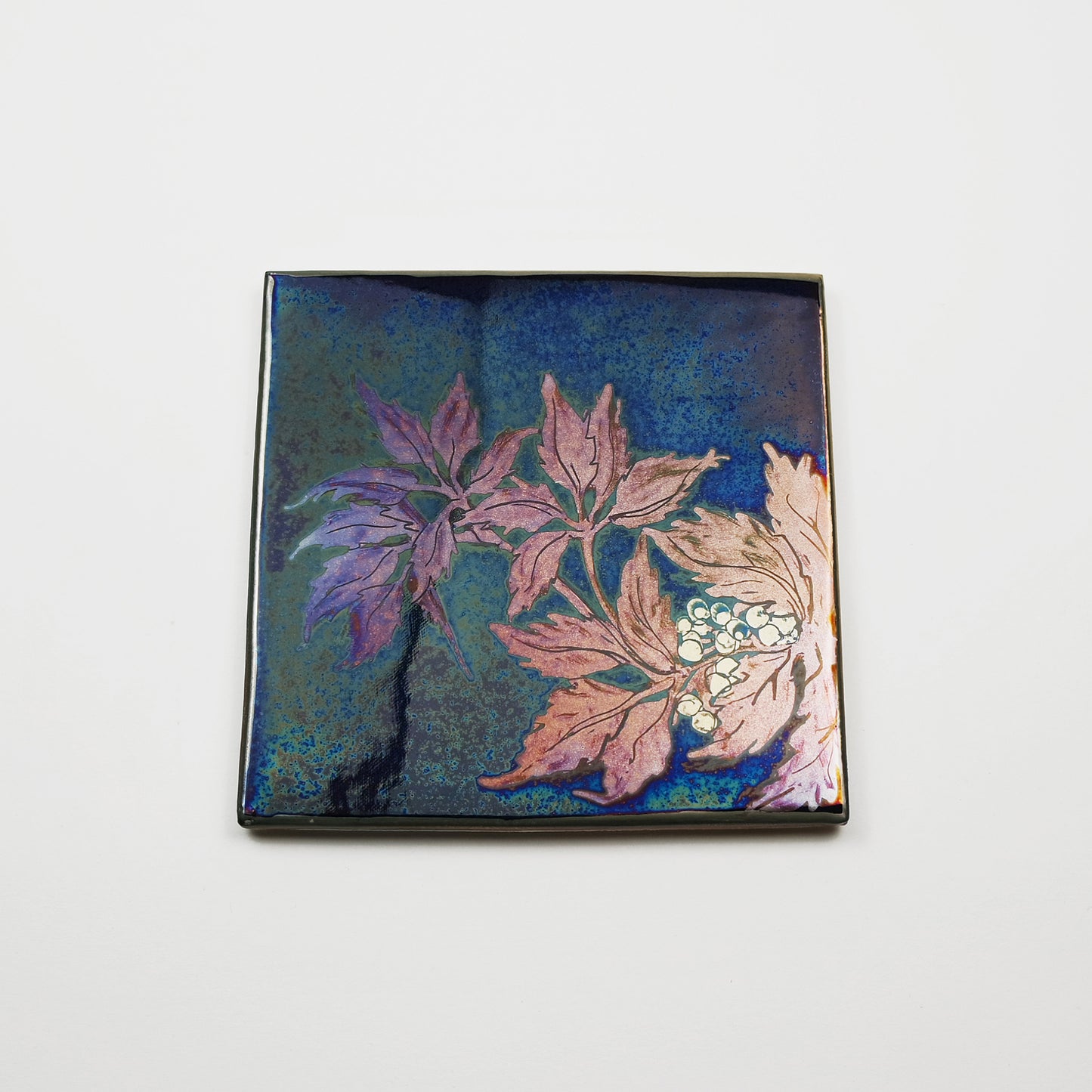 Tile with Leaf and Berry