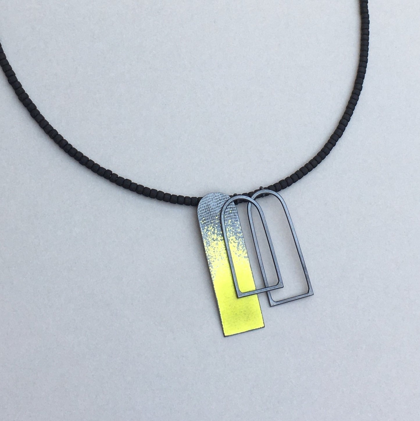 Three Arch Shapes Necklace in Yellow Green / Oxidised Silver