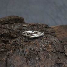 Load image into Gallery viewer, Branch Twist Ring