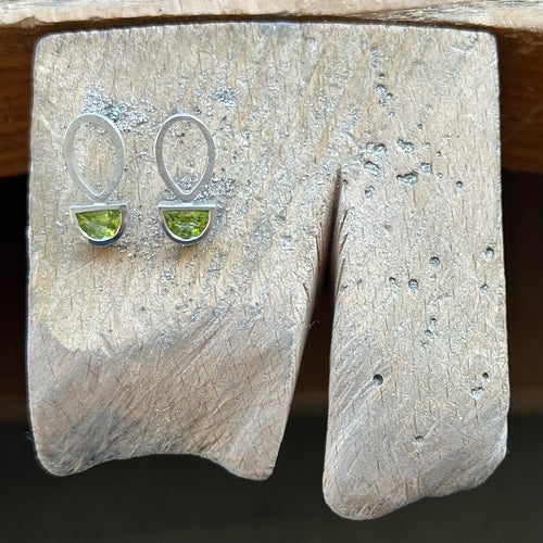 Matt Silver Earrings with Peridot Stone