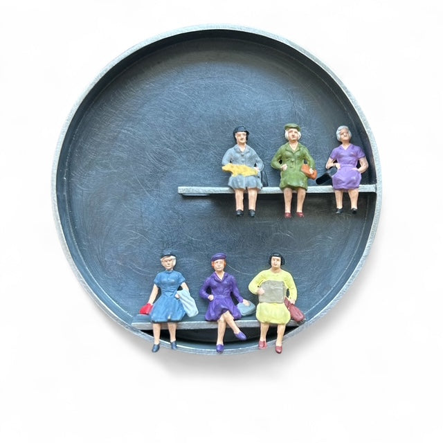 Brooch - On a Ledge made by Amanda Doughty commissioned by Lucy Anderson