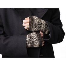 Load image into Gallery viewer, Polka Dot Design Wristwarmers in Black