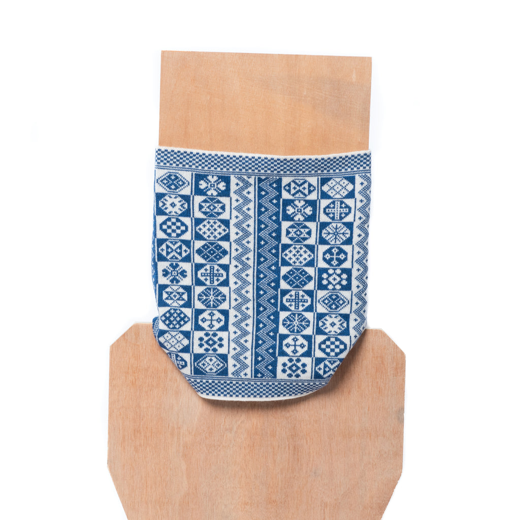Zigzag Design Cowl in Blue