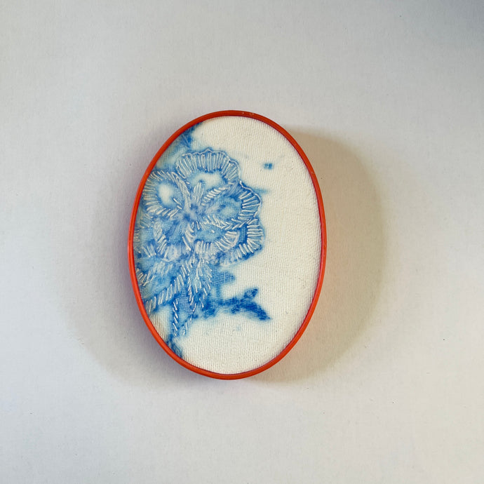 Brooch - Threads 1 made by Bronwen Gwillim commissioned by Liz Willis