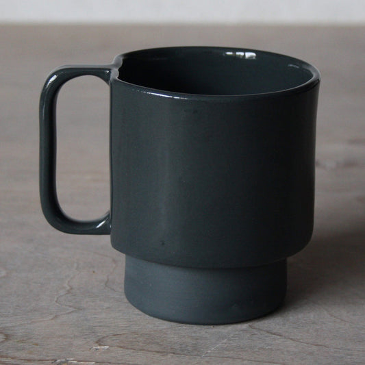 Medium Cup in Dark Grey