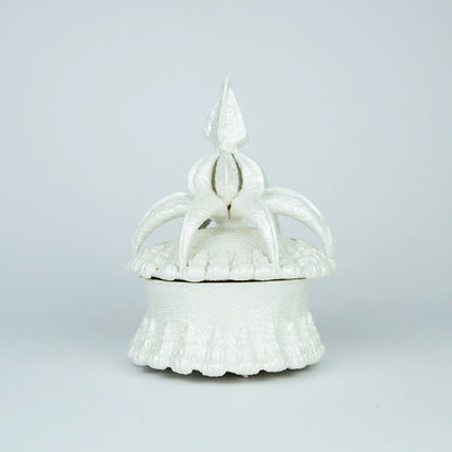 Scalloped Lustre Lidded Pot