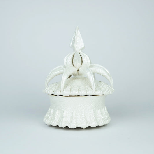 Scalloped Lustre Lidded Pot