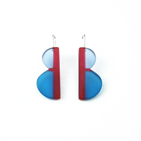 B-Shape Resin Earrings in Red and Blue