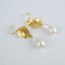 Load image into Gallery viewer, Luna di Positano Dangle Earrings in Gold Vermeil with Freshwater Pearls
