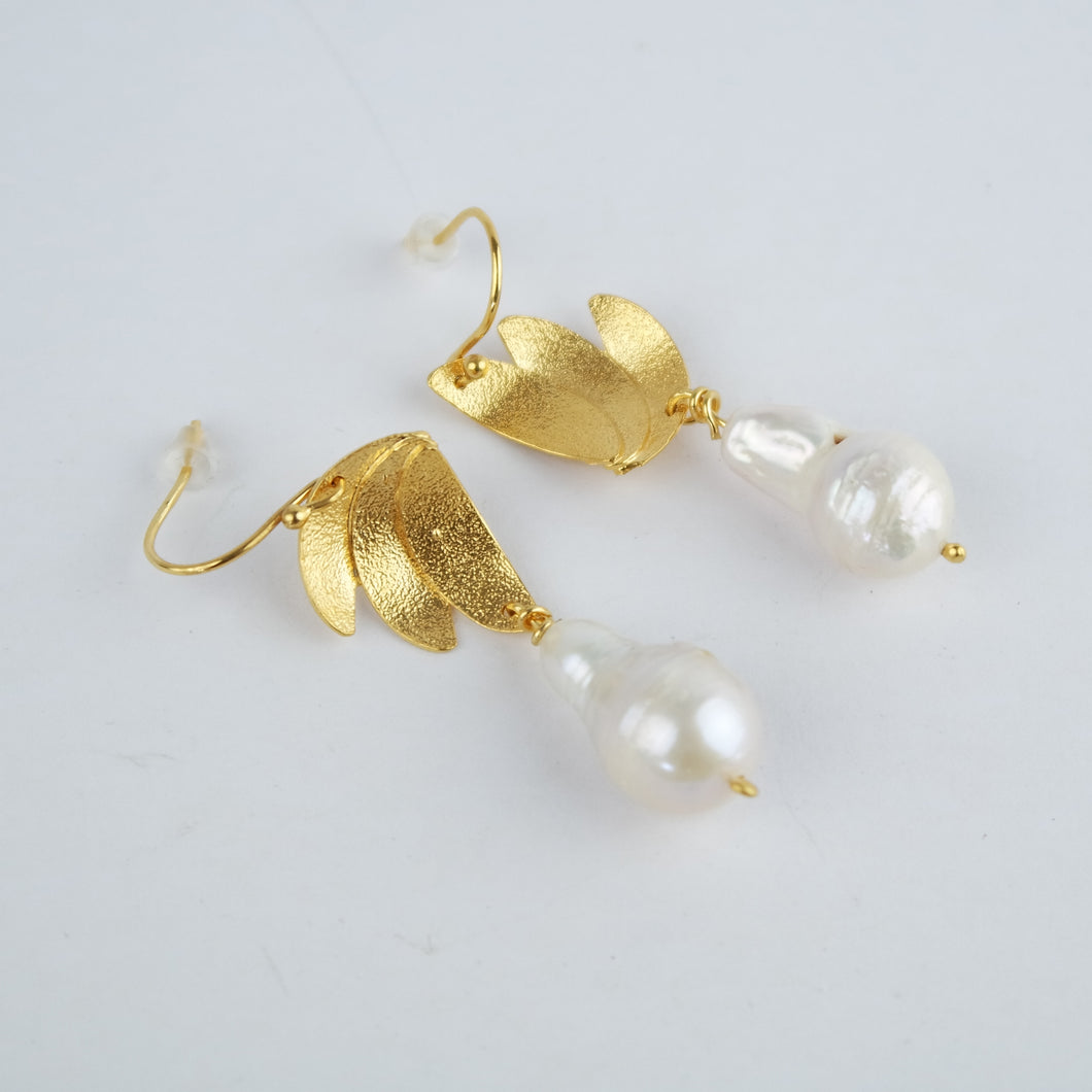 Luna di Positano Dangle Earrings in Gold Vermeil with Freshwater Pearls