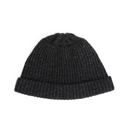 Fisherman's Rib Short Beanie in Charcoal