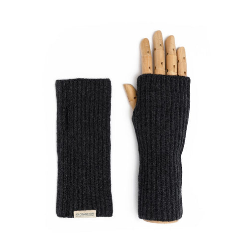 Fisherman's Rib Fingerless Gloves in Charcoal