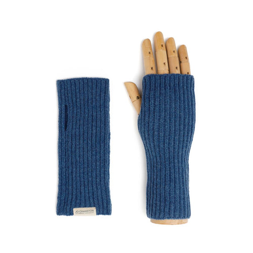 Fisherman's Rib Fingerless Gloves in Denim Blue