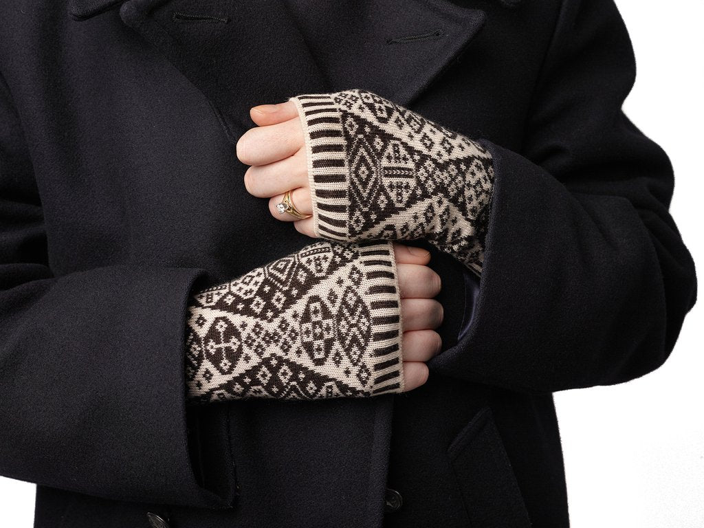 Lozenge Design Wristwarmers in Black