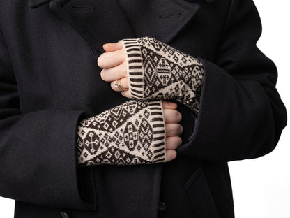Lozenge Design Wristwarmers in Black